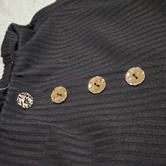 Black capri - Picture 2 of 5